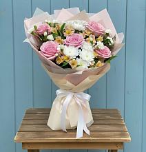 Букет цветов из:  Гвоздики, Орхидеи и Розы в Мышкине