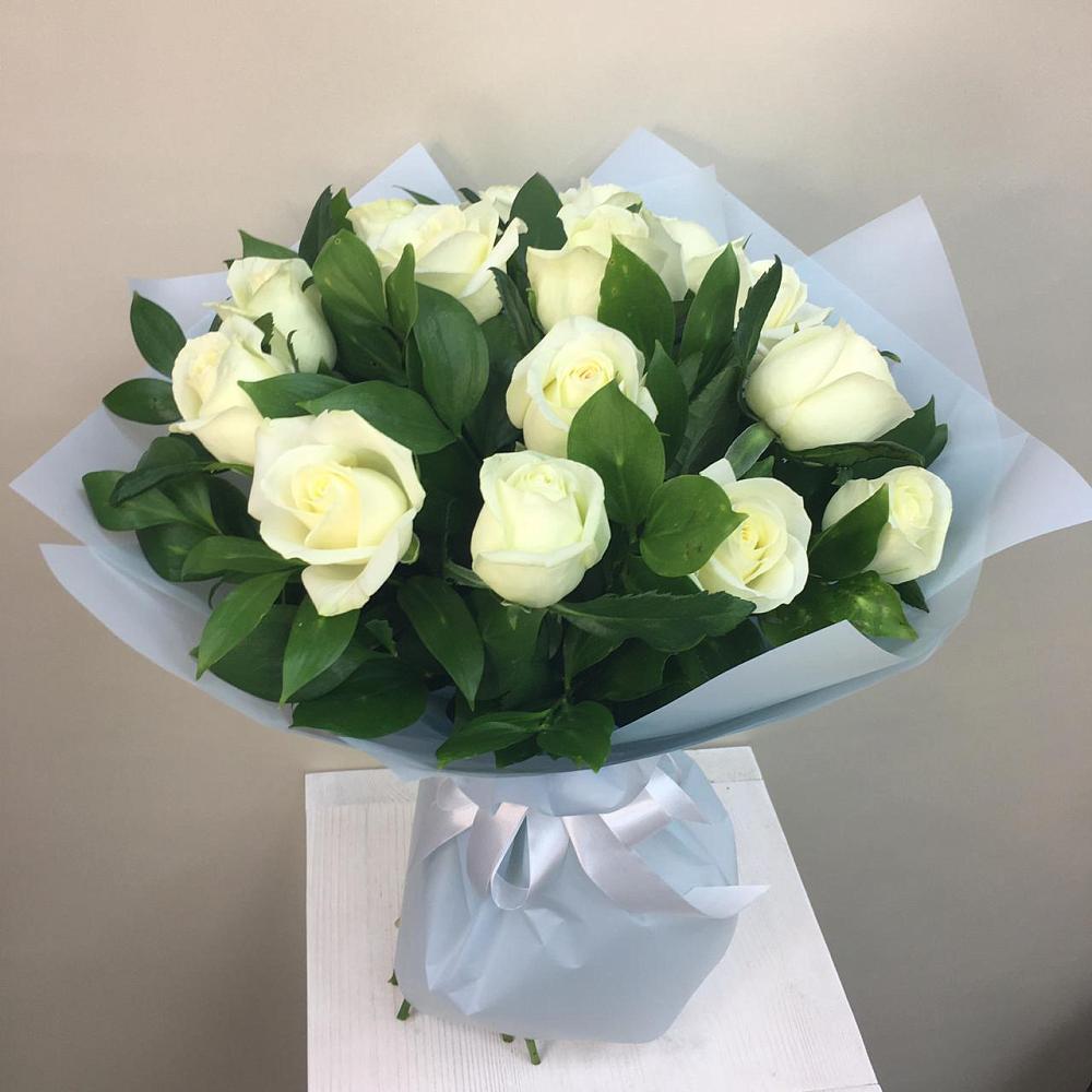 Букет 15 Белых роз Проуд в Мышкине
