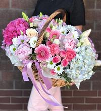 Композиция солнечный день в Мышкине Цветочная композиция из Розы, Хризантемы, Пионы и Лизиантусы в корзине в Мышкине