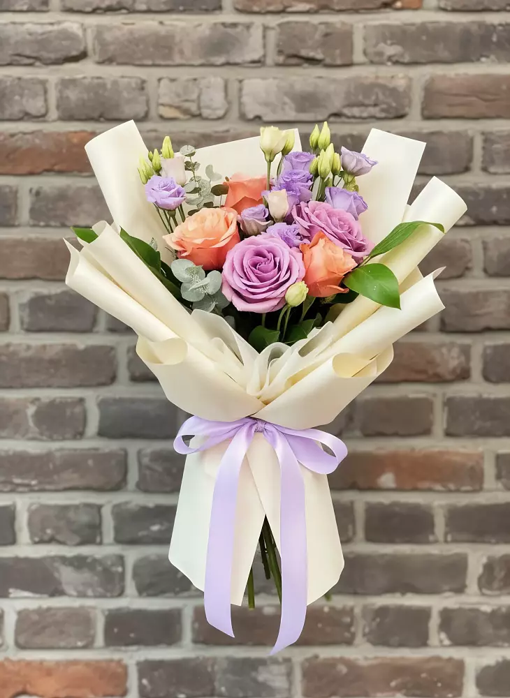 Букет цветов из: Лизиантусы и Розы в Мышкине