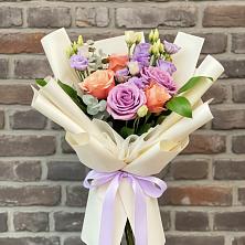 Букет цветов из:  Лизиантусы и Розы в Мышкине