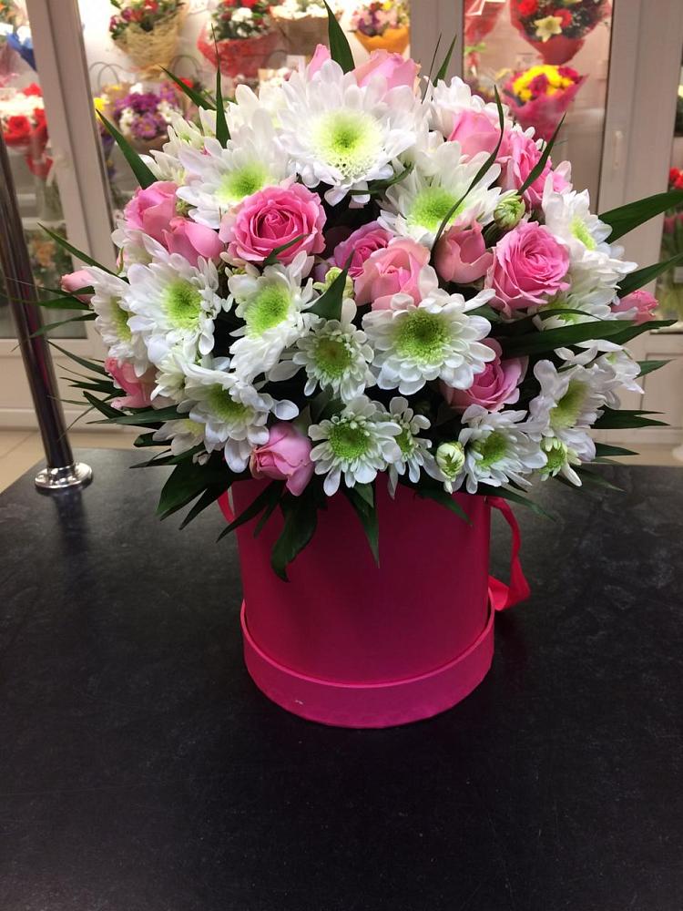 Цветочная композиция из Розы и Хризантемы в шляпной коробке в Мышкине